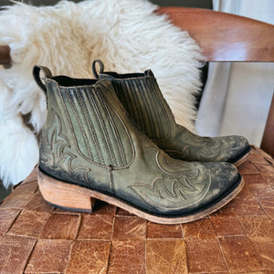 Lark [Olive]