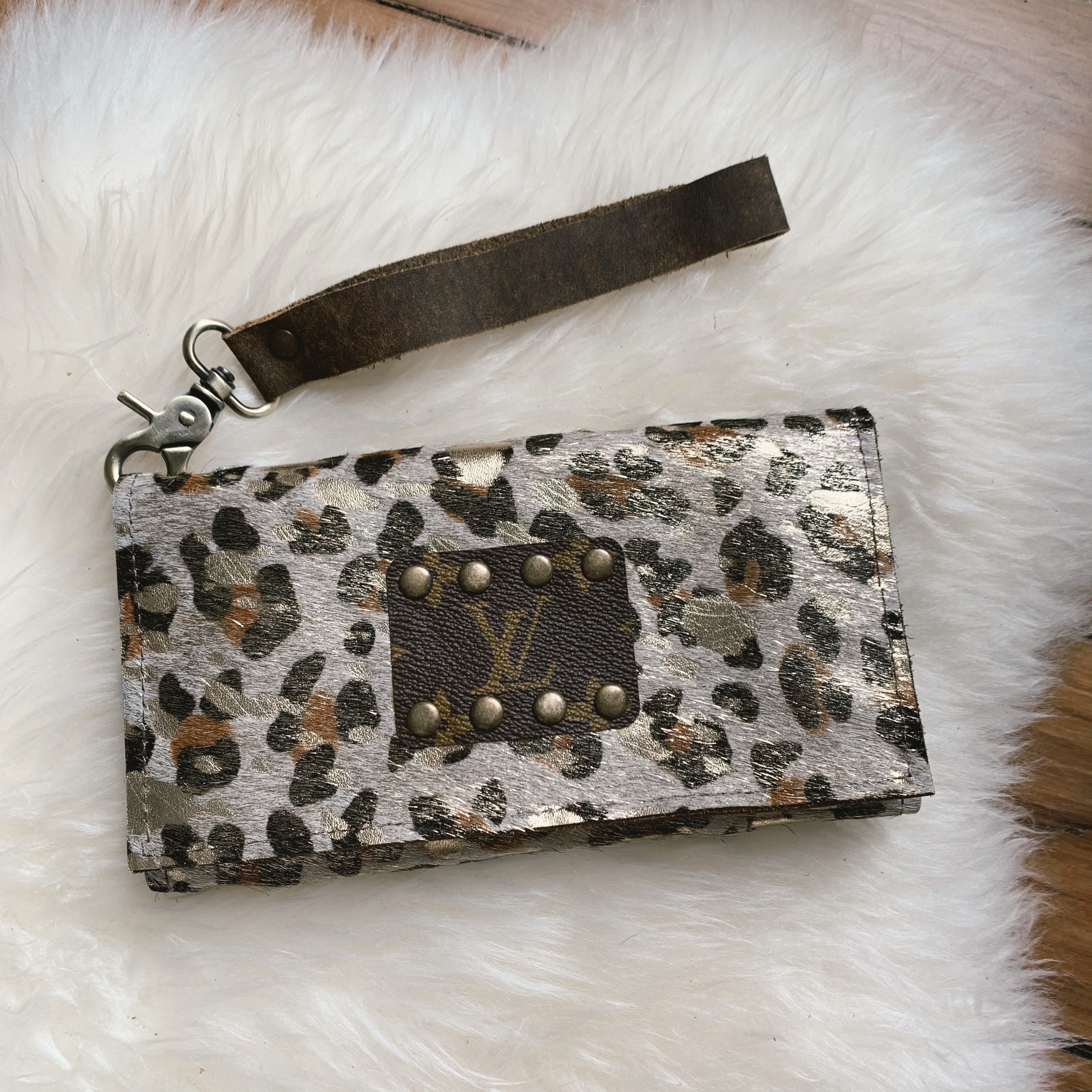 Mav Trifold Wristlet [Gold Cheetah]